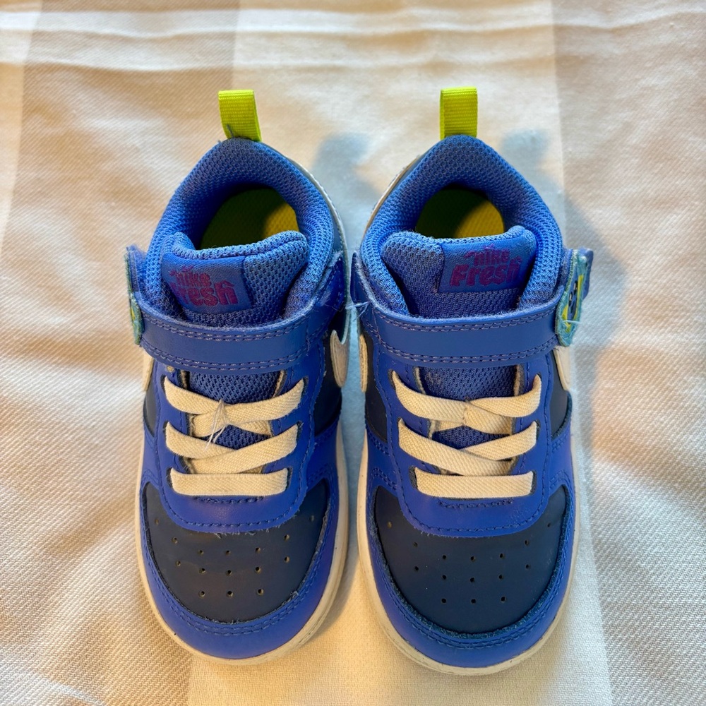 Nike Toddler Sneakers - Picture 2 of 5